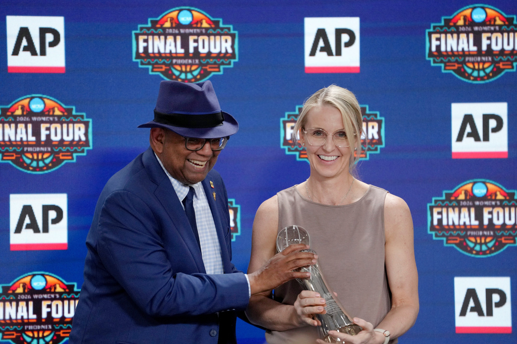 Associated Press deputy global sports editor Oscar Dixon, left, presents Vanderbilt women's basketball head coach Shea Ralph with the 2026 AP Women's Coach of the Year award during a news conference at the Women's Final Four of the NCAA college basketball tournament, Thursday, April 2, 2026, in Phoenix. (AP Photo/Ross D. Franklin)