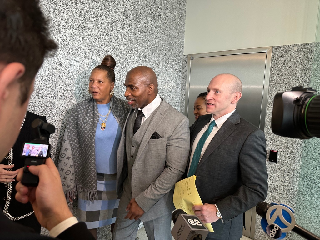 Kenneth Windley, center, speaks with reporters while accompanied by his fiancée, Donna Carter, left, and attorney David Shanies, right, outside of the courthouse in the Brooklyn borough of New York, Monday, March 16, 2026. (AP Photo/Jennifer Peltz)