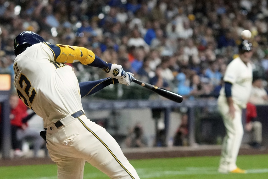 Milwaukee Brewers' Christian Yelich hits an RBI double during the seventh inning of a baseball game against the Los Angeles Angels Thursday, Sept. 18, 2025, in Milwaukee. (AP Photo/Morry Gash)