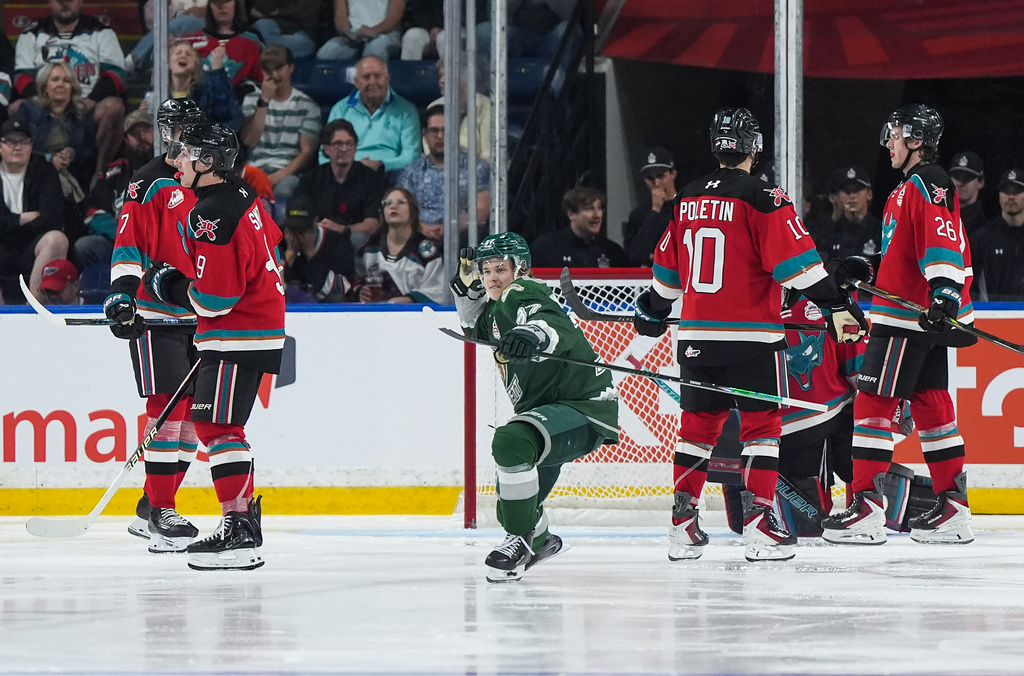 Everett Silvertips' Matias Vanhanen, centre, celebrates his goal as Kelowna Rockets' Rowan Guest (26), Shane Smith (9), Peyton Kettles (7) and Tomas Poletin (10) look on during the second period of a Memorial Cup hockey game, in Kelowna, B.C., on Wednesday, May 27, 2026. (Darryl Dyck/The Canadian Press via AP)