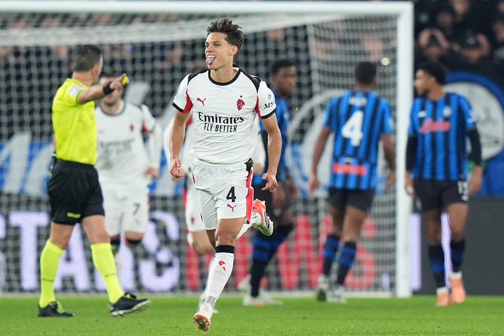 AC Milan's Samuele Ricci celebrates after scoring a goal during the Serie A soccer match between Atalanta and AC Milan in Bergamo, Italy, Tuesday, Oct. 28 , 2025. (Spada/LaPresse via AP)