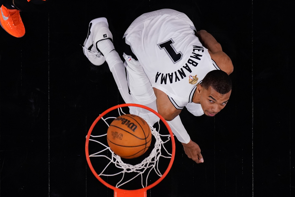 San Antonio Spurs forward Victor Wembanyama scores a basket against the New York Knicks during the second half of Game 2 of the NBA Finals basketball series, Friday, June 5, 2026, in San Antonio. (AP Photo/Eric Gay)