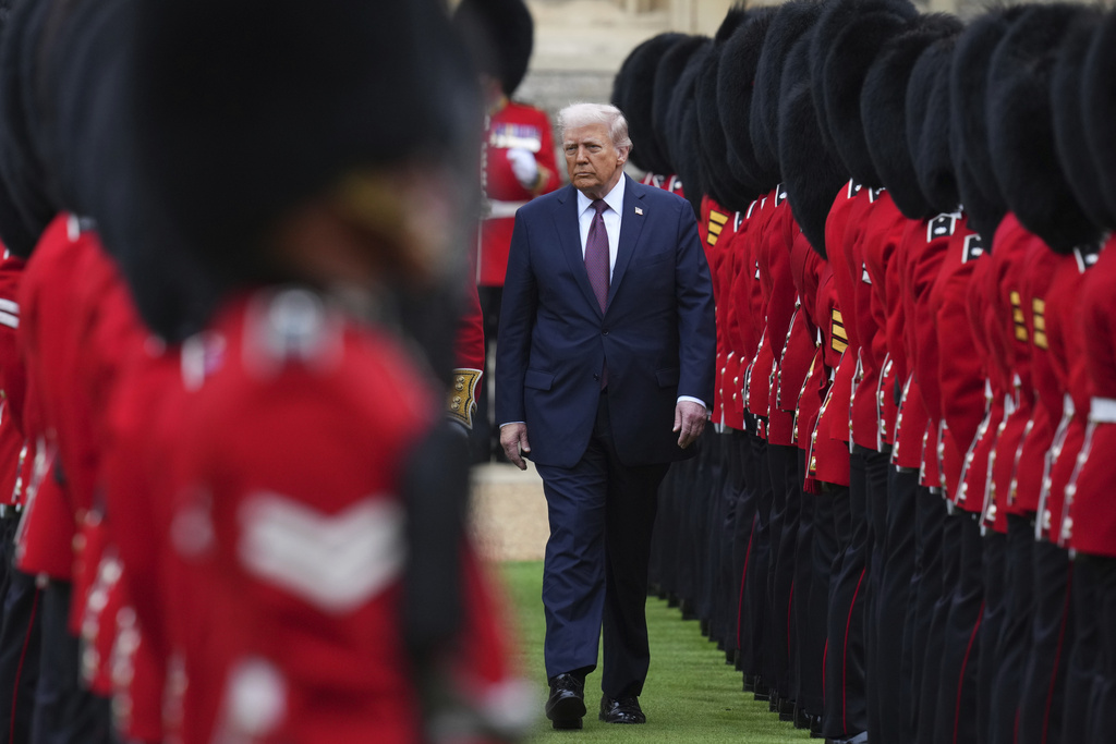 President Donald Trump reviews the Guard of Honour after the arrival at Windsor Castle in Windsor, England, Wednesday, Sept. 17, 2025.(AP Photo/Kirsty Wigglesworth, Pool)