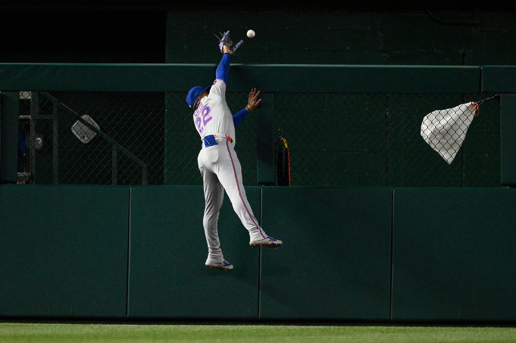 New York Mets left fielder Juan Soto can't get to a ball hit for a two-run home run by Washington Nationals' Jacob Young during the eighth inning of a baseball game, Wednesday, May 20, 2026, in Washington. (AP Photo/Nick Wass)