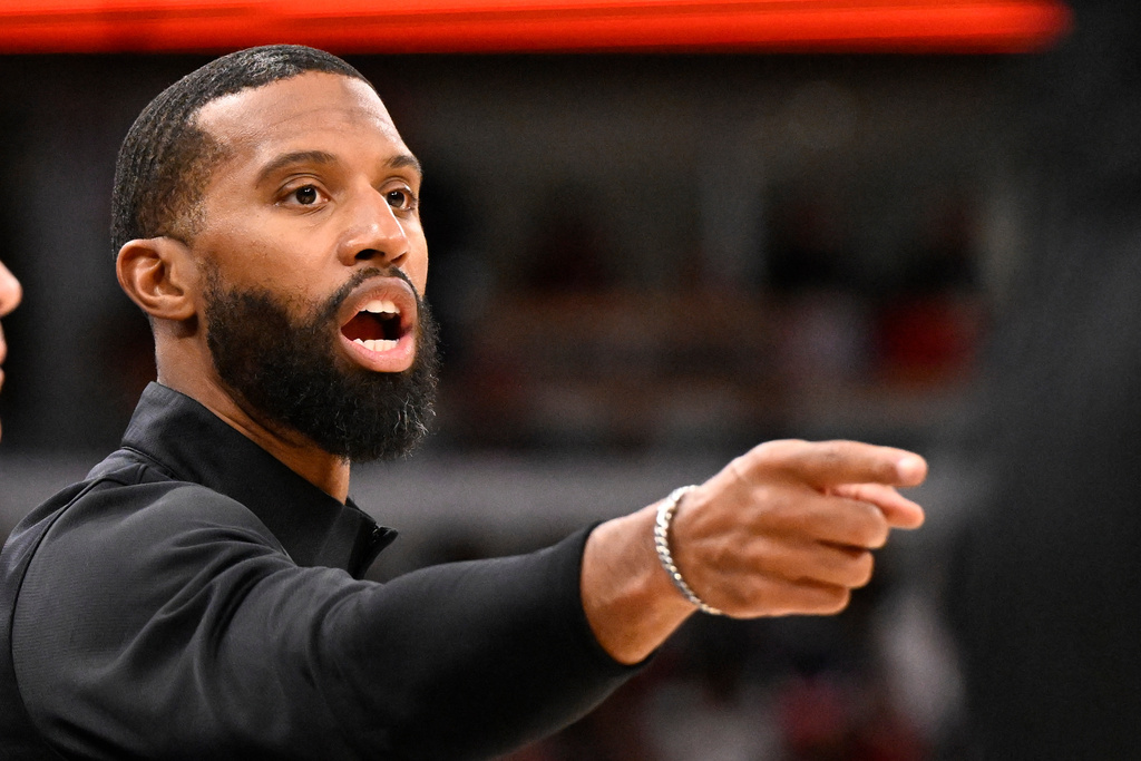 Charlotte Hornets head coach Charles Lee directs his team against the Chicago Bulls during the first half of an NBA basketball game Saturday, Jan. 3, 2026, in Chicago. (AP Photo/Matt Marton)