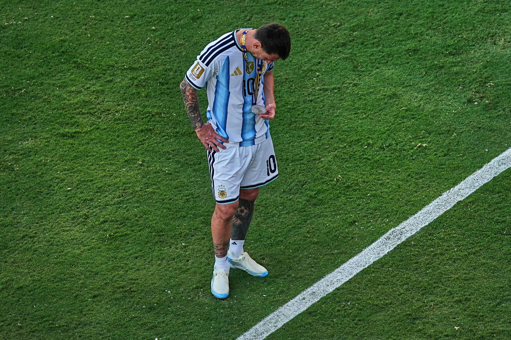 FILE - Argentina's Lionel Messi (10) checks his runners-up medal after the World Cup final soccer match between Spain and Argentina in East Rutherford, N.J., near New York, July 19, 2026. (AP Photo/Matt Rourke, File)