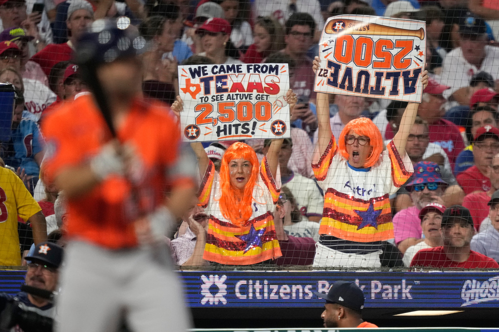 Houston Astros' fans cheer as Jose Altuve prepares to bat during the third inning of a baseball game against the Philadelphia Phillies Wednesday, Sept. 9, 2026, in Philadelphia. (AP Photo/Matt Slocum)
