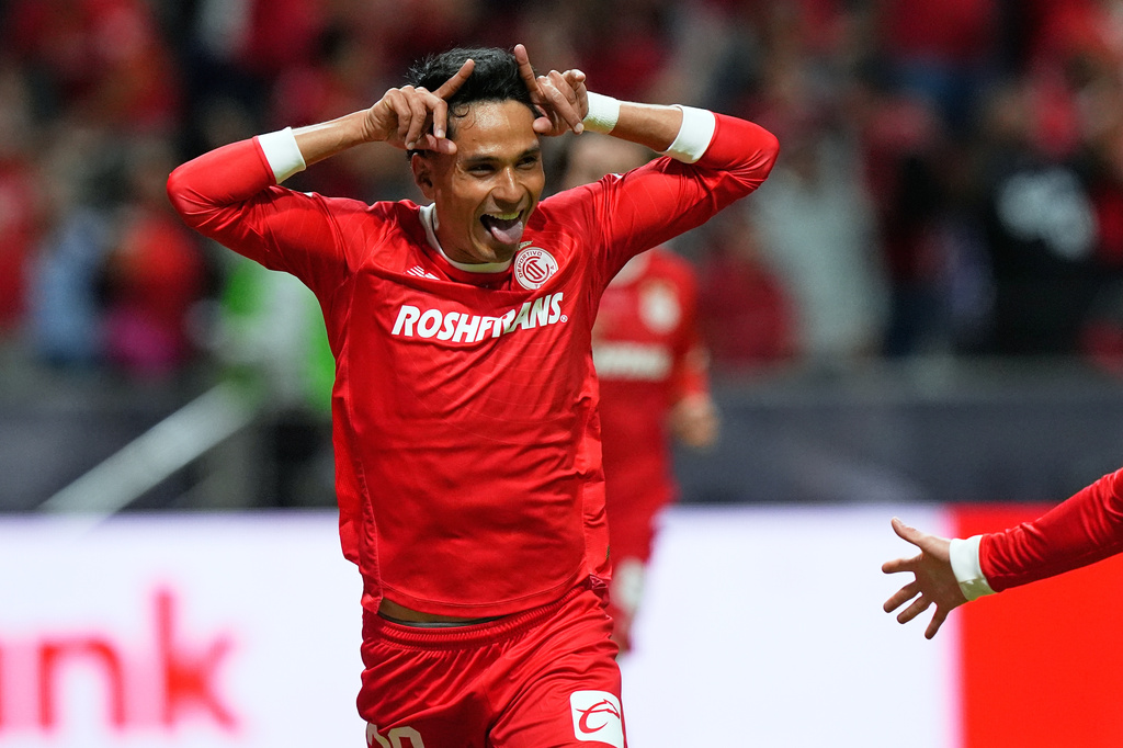 Toluca's Jorge Díaz celebrates scoring his side's opening goal against Tigres during the CONCACAF Champions Cup final soccer match in Toluca, Mexico, Saturday, May 30, 2026. (AP Photo/Fernando Llano)