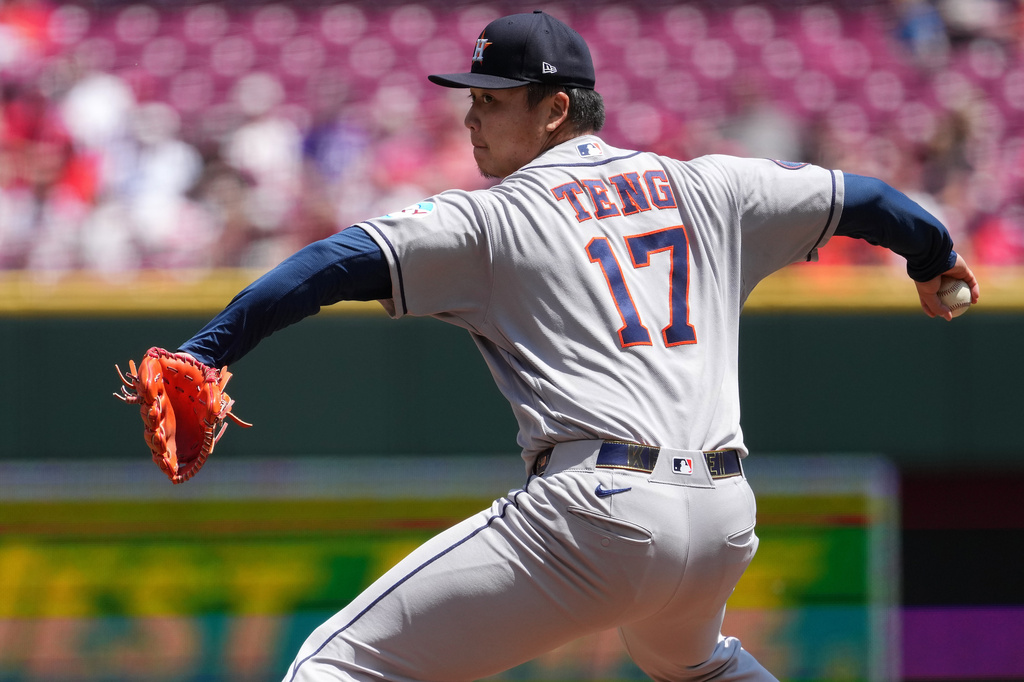 Houston Astros pitcher Kai-Wei Teng delivers during the first inning of a baseball game against the Cincinnati Reds, Sunday, May 10, 2026, in Cincinnati. (AP Photo/Kareem Elgazzar)