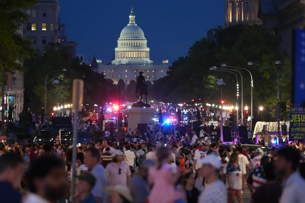 People crowd Pennsylvania Avenue after they were evacuated from the National Mall ahead of severe weather at an Independence Day event and fireworks honoring the nation's 250th anniversary, Saturday, July 4, 2026, in Washington. (AP Photo/Julia Demaree Nikhinson)