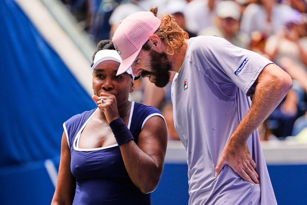 Venus Williams talks with her partner Reilly Opelka during the mixed doubles competition of the U.S. Open tennis tournament in New York, Tuesday, Aug. 19, 2025. (AP Photo/Yuki Iwamura)