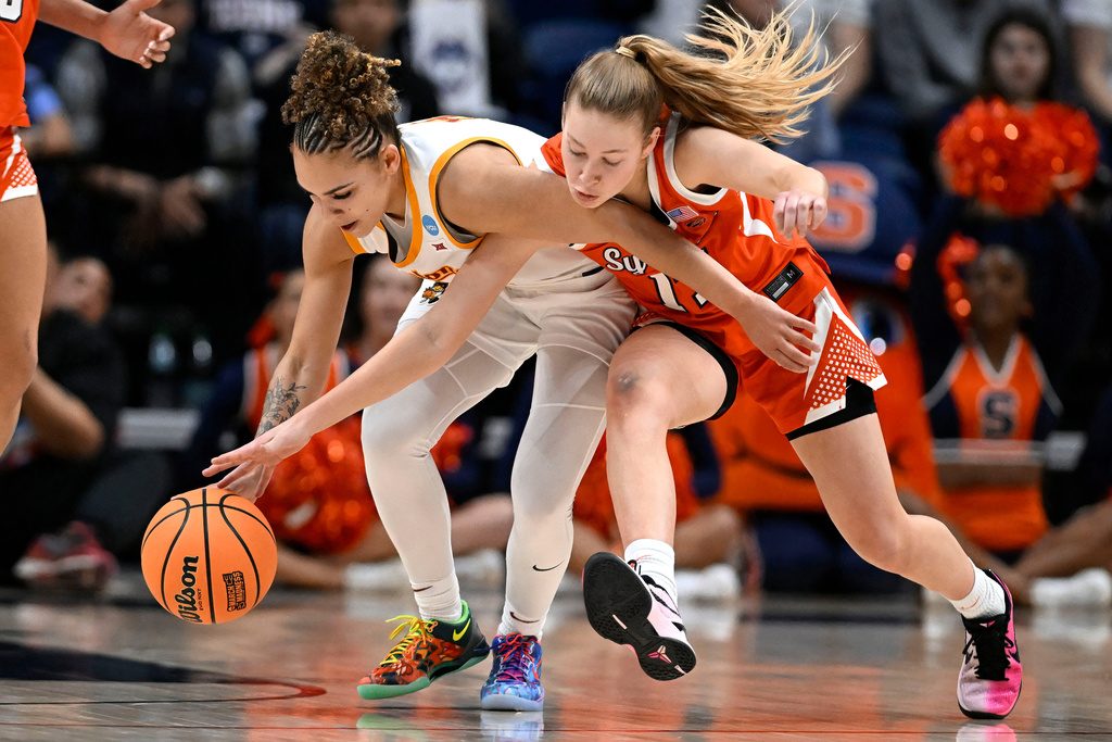 Syracuse guard Madeline Potts, right, steals the ball from Iowa State guard Jada Williams, left, during the first half in the first round of the NCAA college basketball tournament, Saturday, March 21, 2026, in Storrs, Conn. (AP Photo/Jessica Hill)