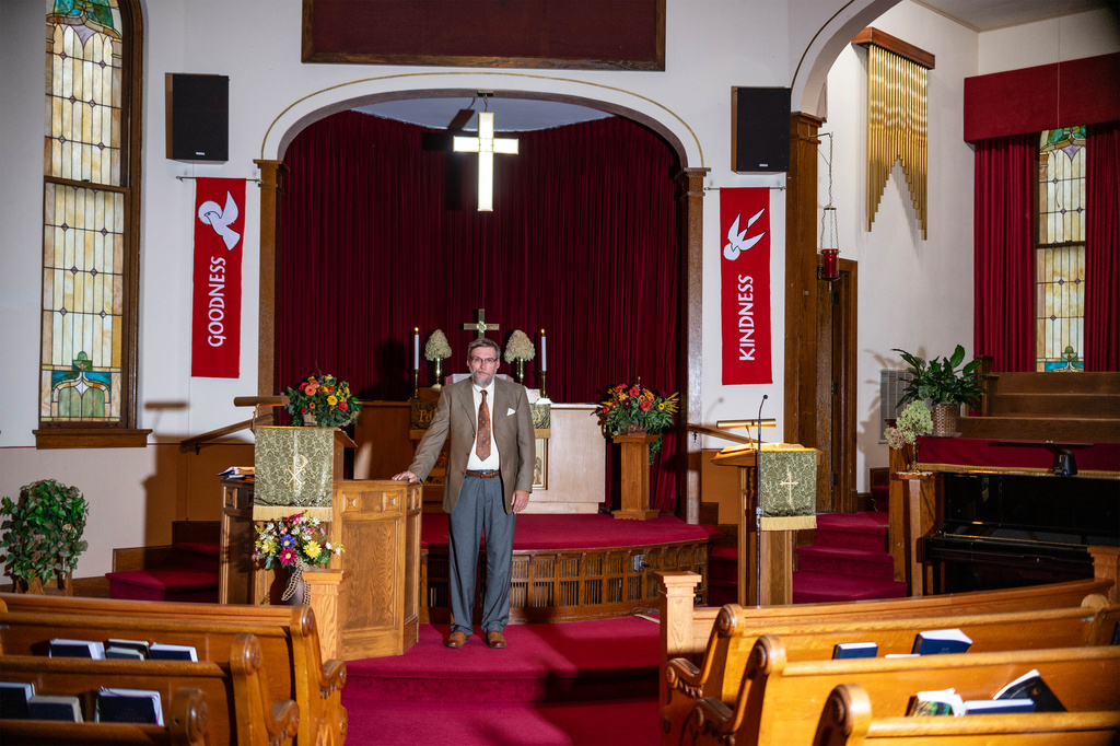 This photo provided by Miriam Alarcón Avila, shows Pastor Mike Jager in Sumner, Iowa, Sept. 25, 2026. (Miriam Alarcón Avila via AP