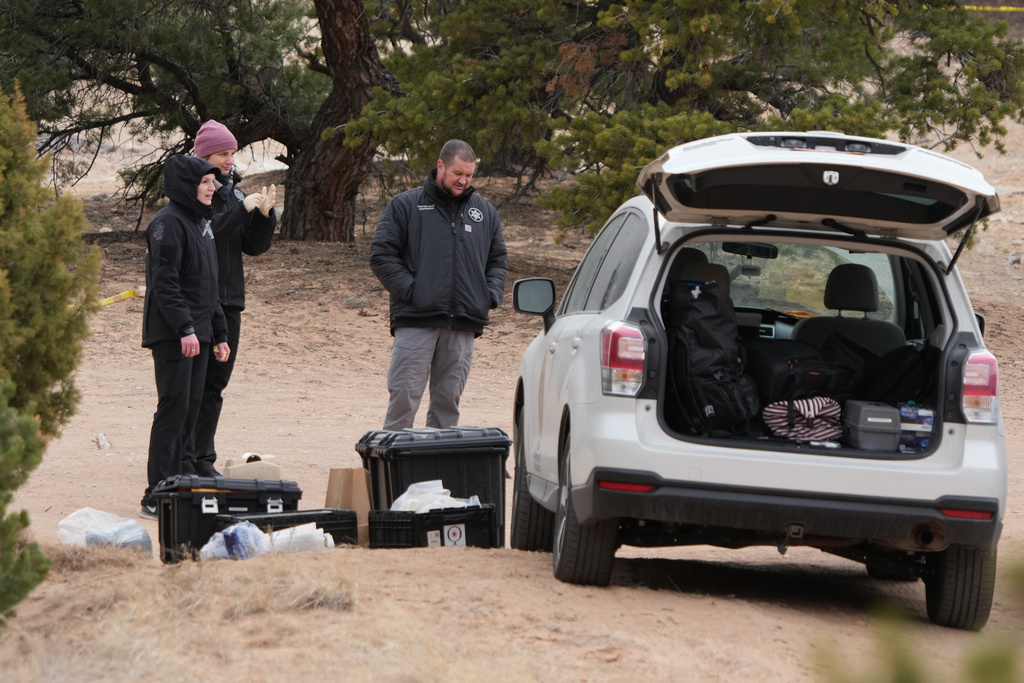 Police and investigators conduct an investigation at Cocks Comb trailhead where two woman were killed Wednesday, on Thursday, March 5, 2026, outside Teasdale, Utah. (AP Photo/George Frey)