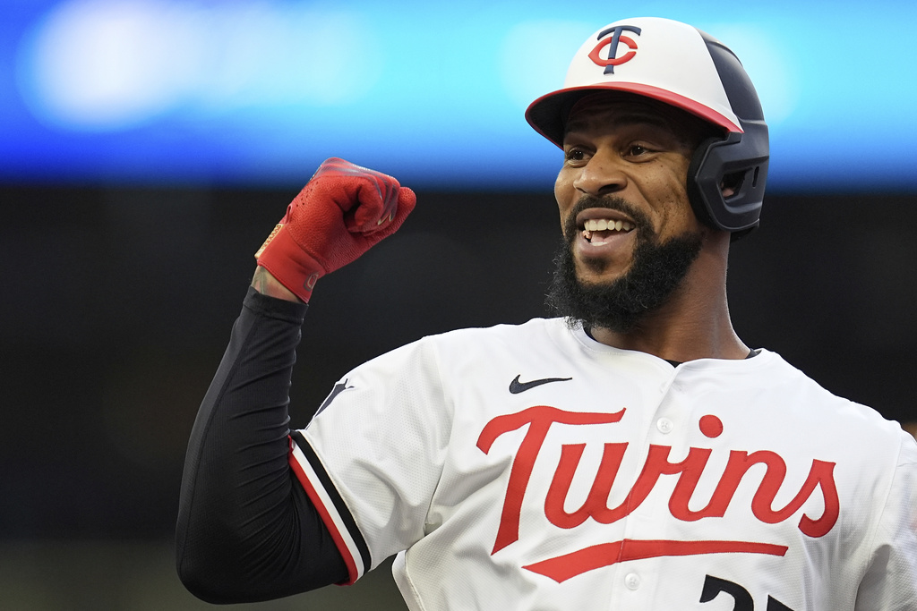 Minnesota Twins' Byron Buxton (25) reacts after hitting a single during the third inning of a baseball game against the Detroit Tigers Thursday, Aug. 14, 2025, in Minneapolis. (AP Photo/Abbie Parr)