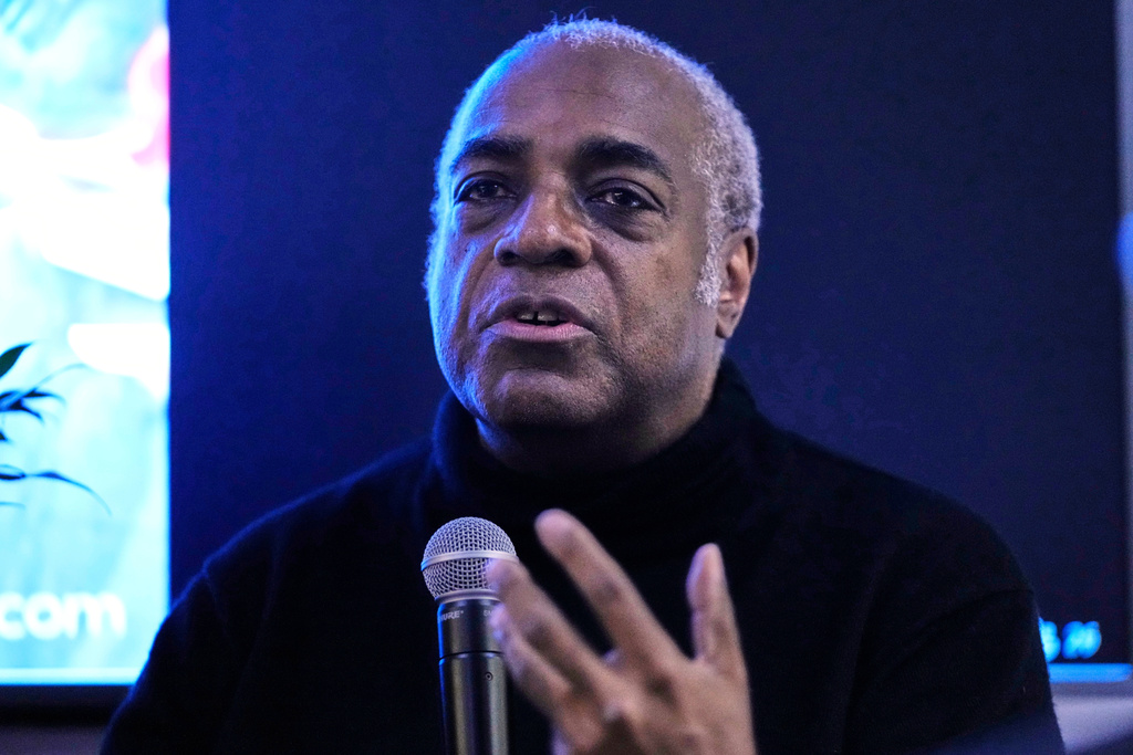 Jeffrey Banks gestures while responding to questions Wednesday, Nov. 19, 2025, in New York. (AP Photo/Frank Franklin II)