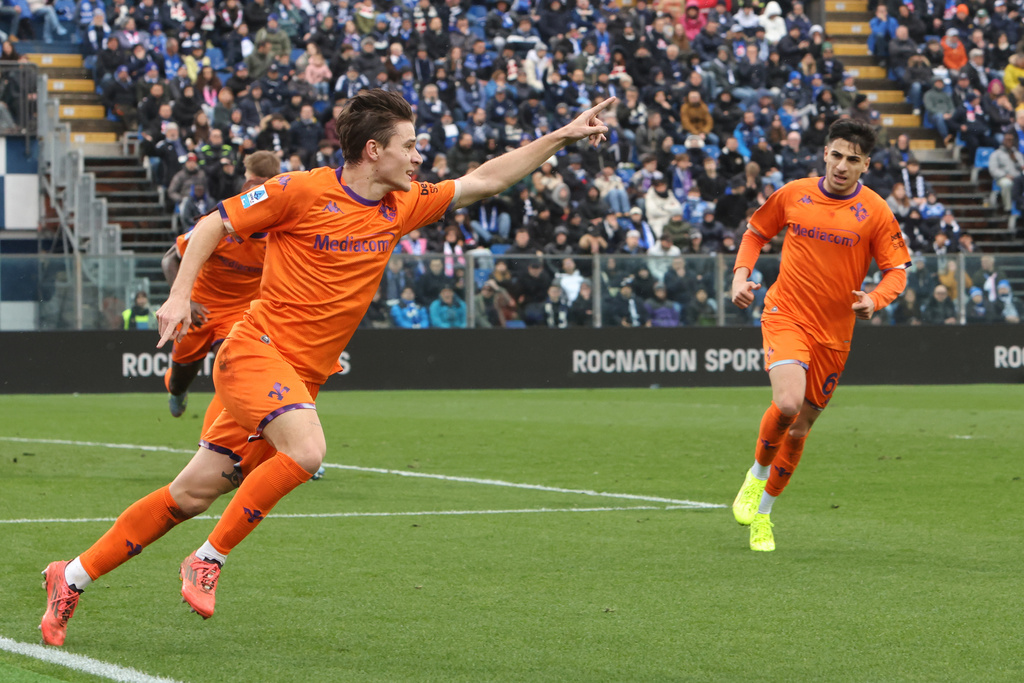 Fiorentina's Nicolo Fagioli celebrates after scoring during the Serie A soccer match between Como and Fiorentina, in Como, Italy, Saturday Feb. 14, 2026. (Antonio Saia/LaPresse via AP)