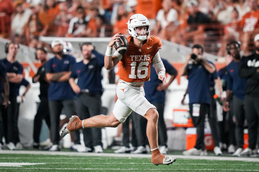 Texas Longhorns quarterback Arch Manning (16) runs the ball in the third quarter of the Longhorns' game against the UTSA Roadrunners at Royal-Memorial Stadium in Austin, Texas, Sept. 19, 2026. (Sara Diggins/The San Antonio Express-News via AP)