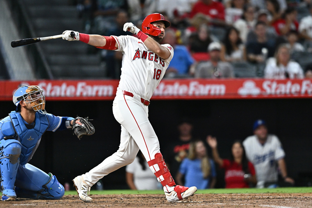 Los Angeles Angels' Nolan Schanuel hits a single during the sixth inning of a baseball game against the Kansas City Royals, Saturday, Aug. 15, 2026, in Anaheim, Calif. (AP Photo/William Liang)