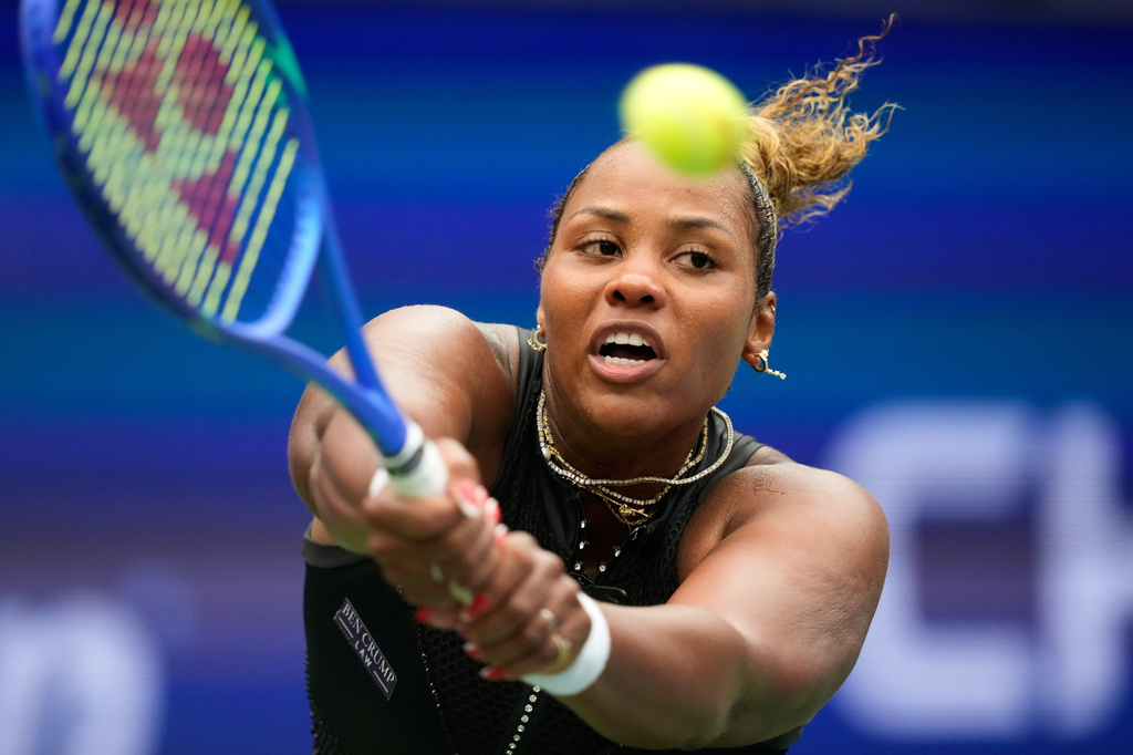 Taylor Townsend, of the United States, returns the ball to Aryna Sabalenka, of Belarus, during the fourth round of the U.S. Open tennis championships Sunday, Sept. 6, 2026, in New York. (AP Photo/Yuki Iwamura)