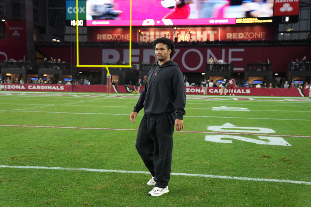 Injured Arizona Cardinals quarterback Kyler Murray walks off the field after an NFL football game against the Los Angeles Rams, Sunday, Dec. 7, 2025, in Glendale, Ariz. (AP Photo/Rick Scuteri)