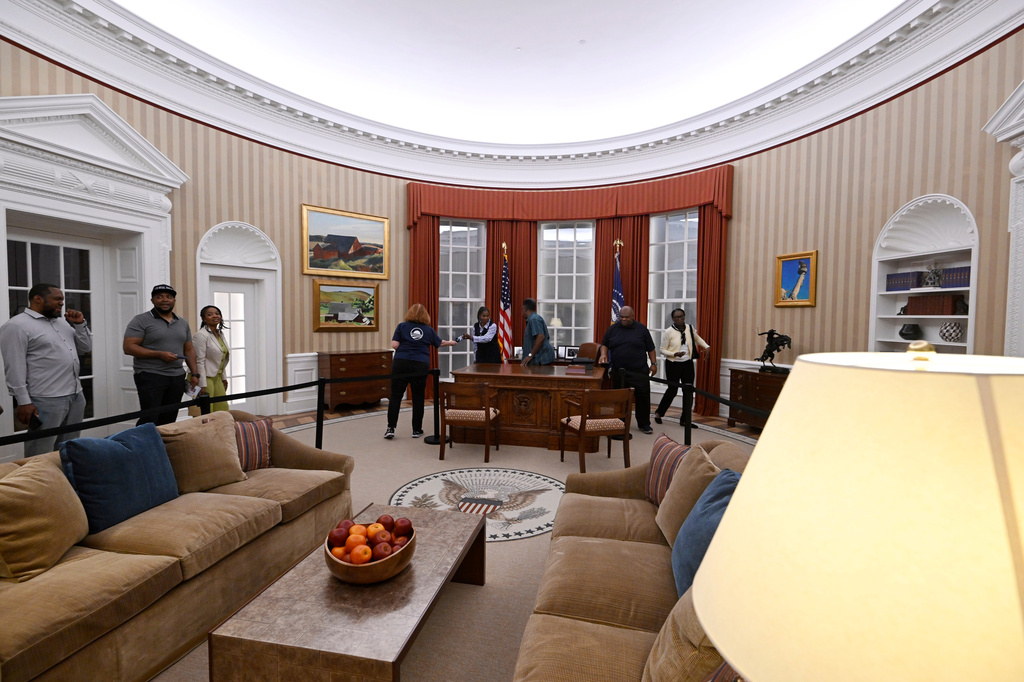 Visitors tour a replica of former President Barack Obama's oval office at the Obama Presidential Center in Chicago, Thursday, May 28, 2026. (AP Photo/Paul Beaty)