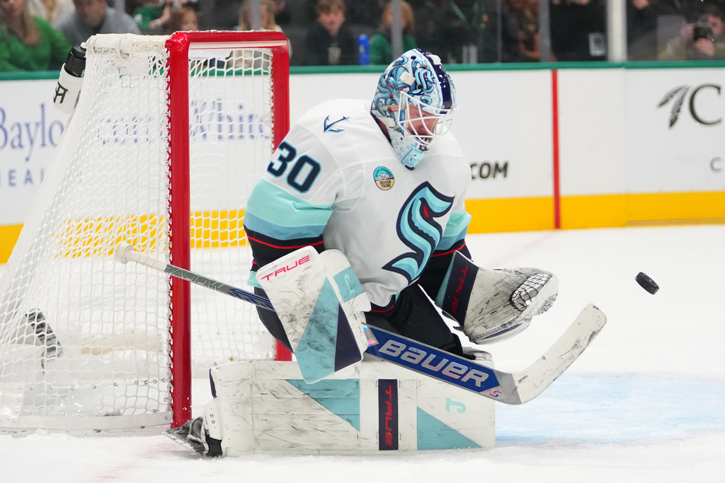 Seattle Kraken goaltender Matt Murray makes a save against the Dallas Stars during the first period of an NHL hockey game Sunday, Nov. 9, 2025, in Dallas. (AP Photo/Julio Cortez)