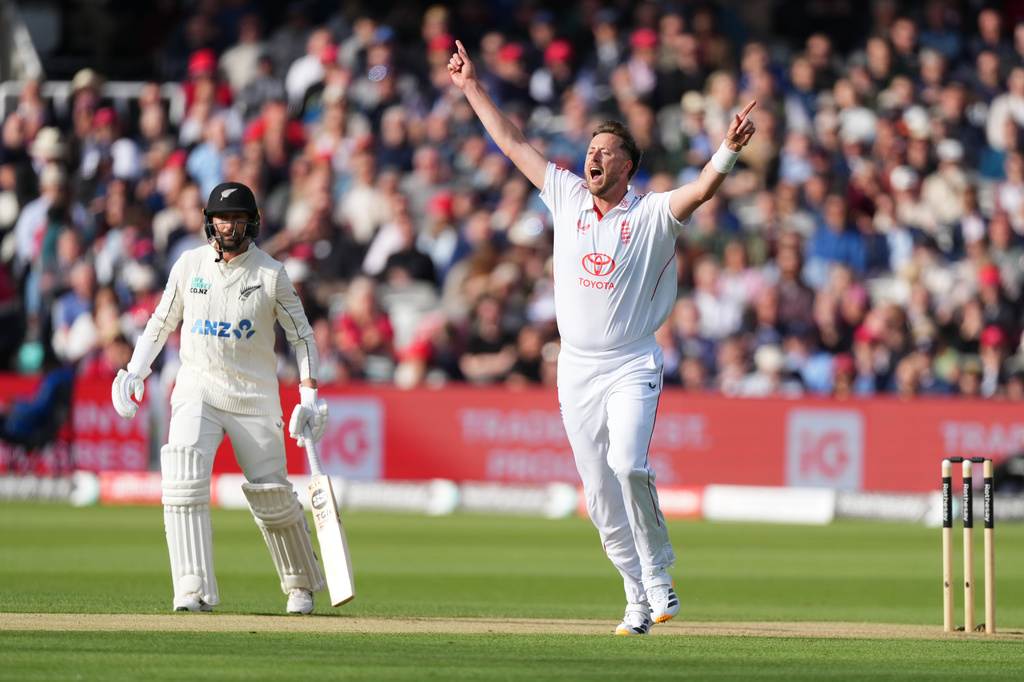 England's Ollie Robinson appeals during the second day of the test match between England and New Zealand at Lord's cricket ground in London, Friday, June 5, 2026. (AP Photo/Kirsty Wigglesworth)