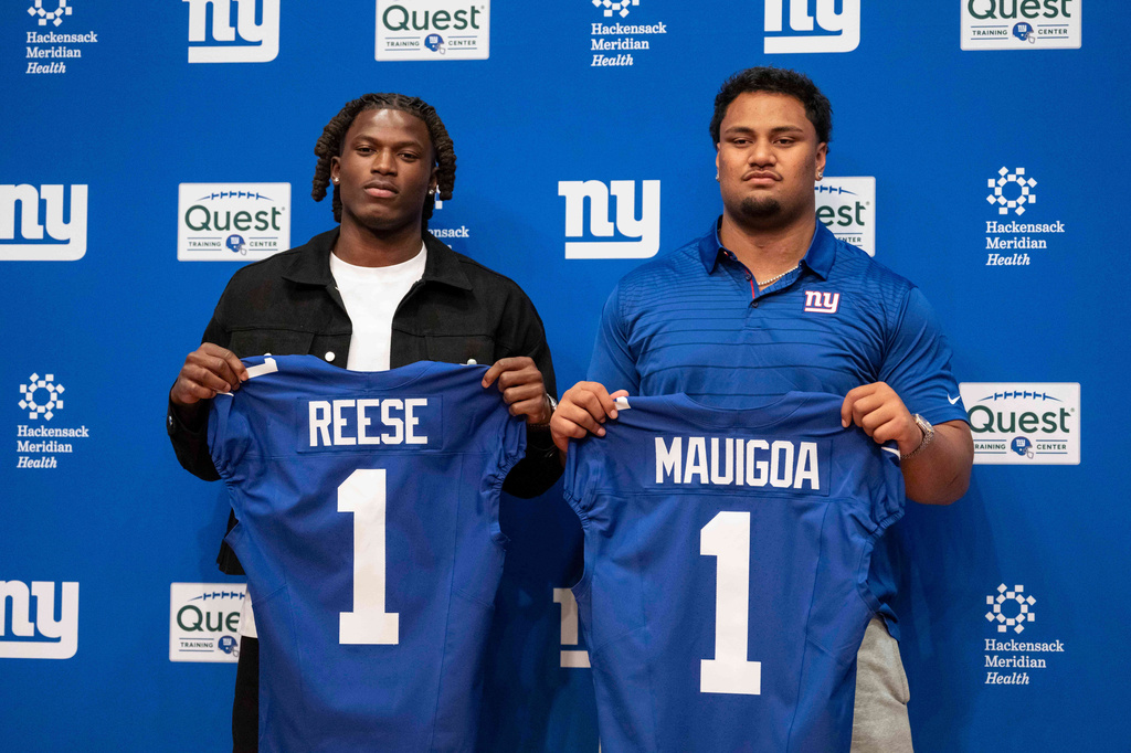 New York Giants' first round draft pick Arvell Reese, left, and Francis Mauigoa, right, pose for a picture during an NFL football press conference at the team's training facility, Friday, April 24, 2026, in East Rutherford, N.J. (AP Photo/Yuki Iwamura)