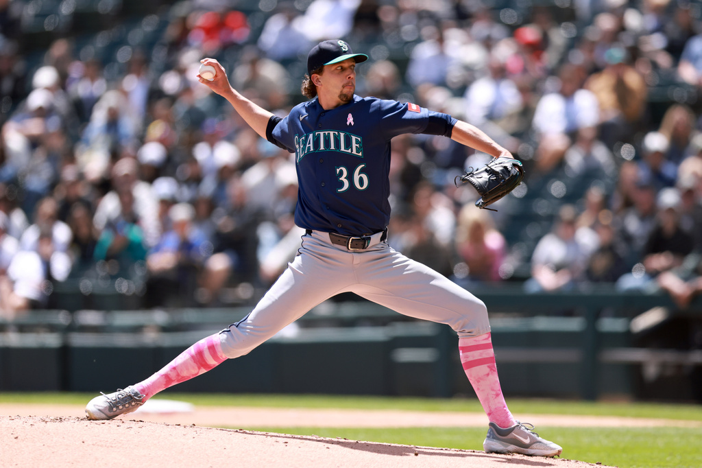 Seattle Mariners pitcher Logan Gilbert throws during the first inning of a baseball game against the Chicago White Sox, Sunday, May 10, 2026, in Chicago. (AP Photo/Geoff Stellfox)
