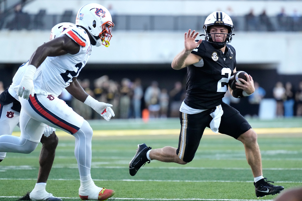 Vanderbilt quarterback Diego Pavia (2) runs the ball during the first half of an NCAA college football game against Auburn, Saturday, Nov. 8, 2025, in Nashville, Tenn. (AP Photo/George Walker IV)
