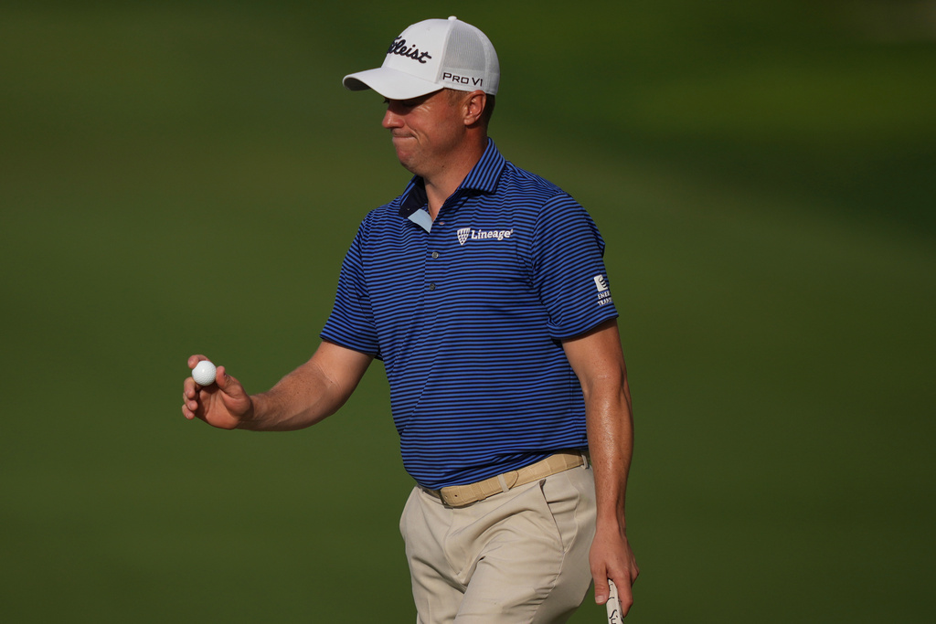 Justin Thomas acknowledges the gallery on 15th green during the first round of the Arnold Palmer Invitational at Bay Hill golf tournament Thursday, March 5, 2026, in Orlando, Fla. (AP Photo/Matt Slocum)