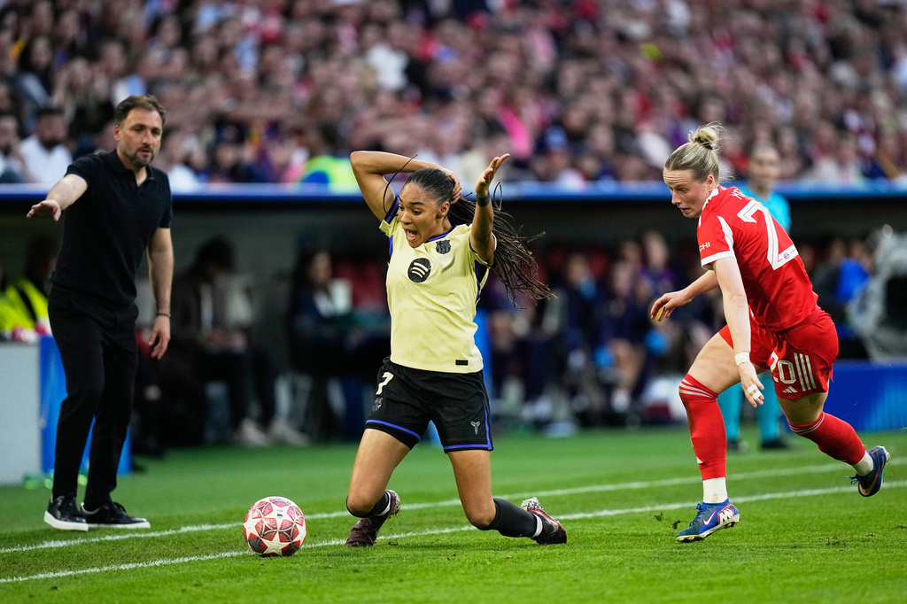 Barcelona's Salma Paralluelo, left, is fouled by Bayern's Franziska Kett during the Women's Champions League semifinal first leg soccer match between Bayern Munich and Barcelona in Munich, Germany, Saturday, April 25, 2026. (AP Photo/Matthias Schrader)