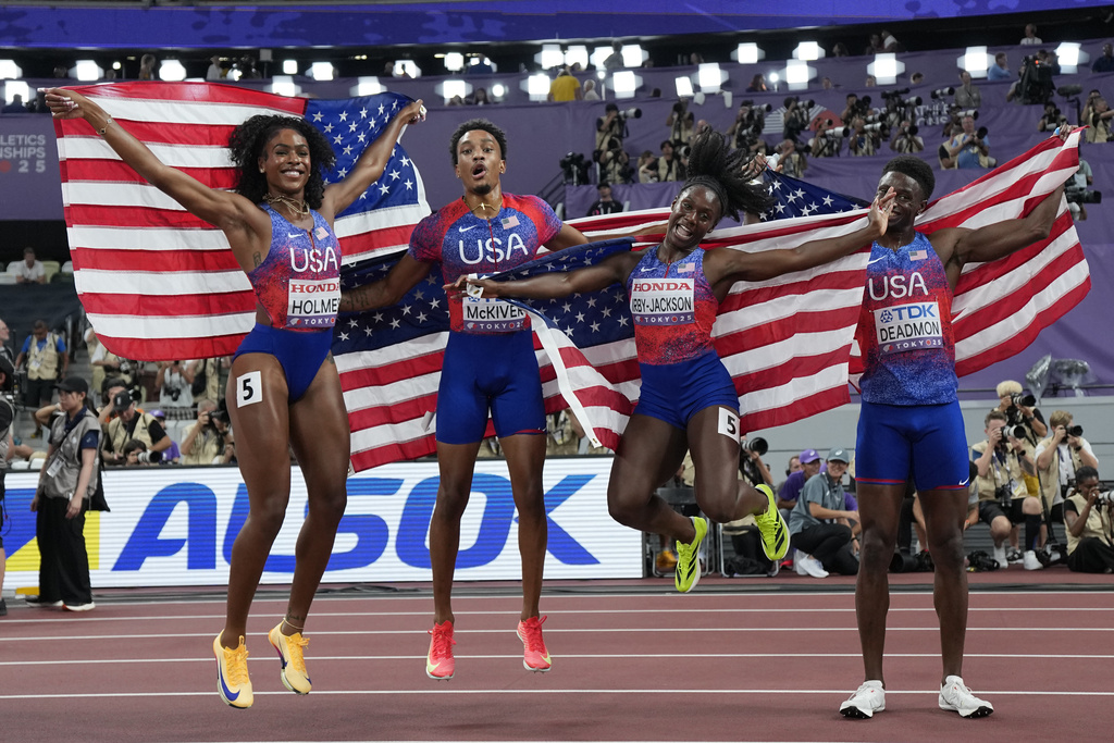 United States' Alexis Holmes, Jenoah McKiver, Lynn Irby-Jackson and Bryce Deadmon pose after winning the gold medal in the mixed 4 X 400 meters relay final at the World Athletics Championships in Tokyo, Saturday, Sept. 13, 2025. (AP Photo/Ashley Landis)