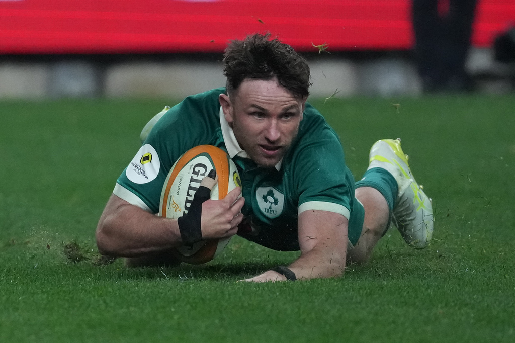 Ireland's Hugo Keenan scores his sides fourth try during the Nations Championship rugby international between Australia and Ireland in Sydney, Saturday July, 4, 2026. (AP Photo/Mark Baker)