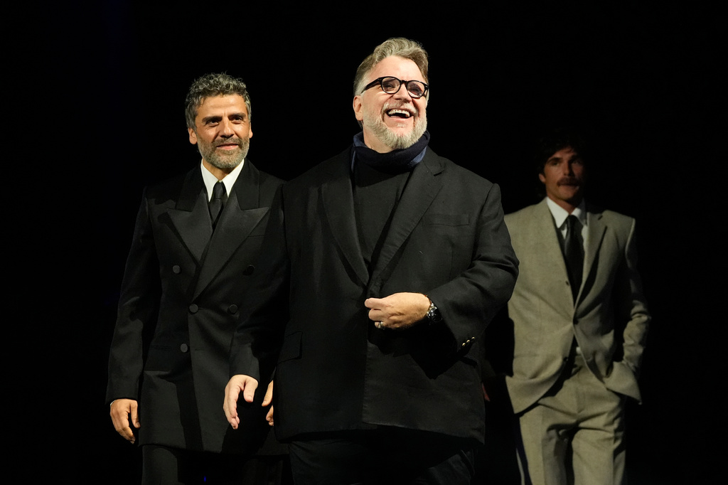 CORRECTS SPELLING OF PERSON SHOWN - Oscar Isaac, from left, Guillermo del Toro, and Jacob Elordi walk onstage during the 37th Palm Springs International Film Festival Film Awards on Saturday, Jan. 3, 2026 at Palm Springs Convention Center in Palm Springs, Calif. (AP Photo/Chris Pizzello)