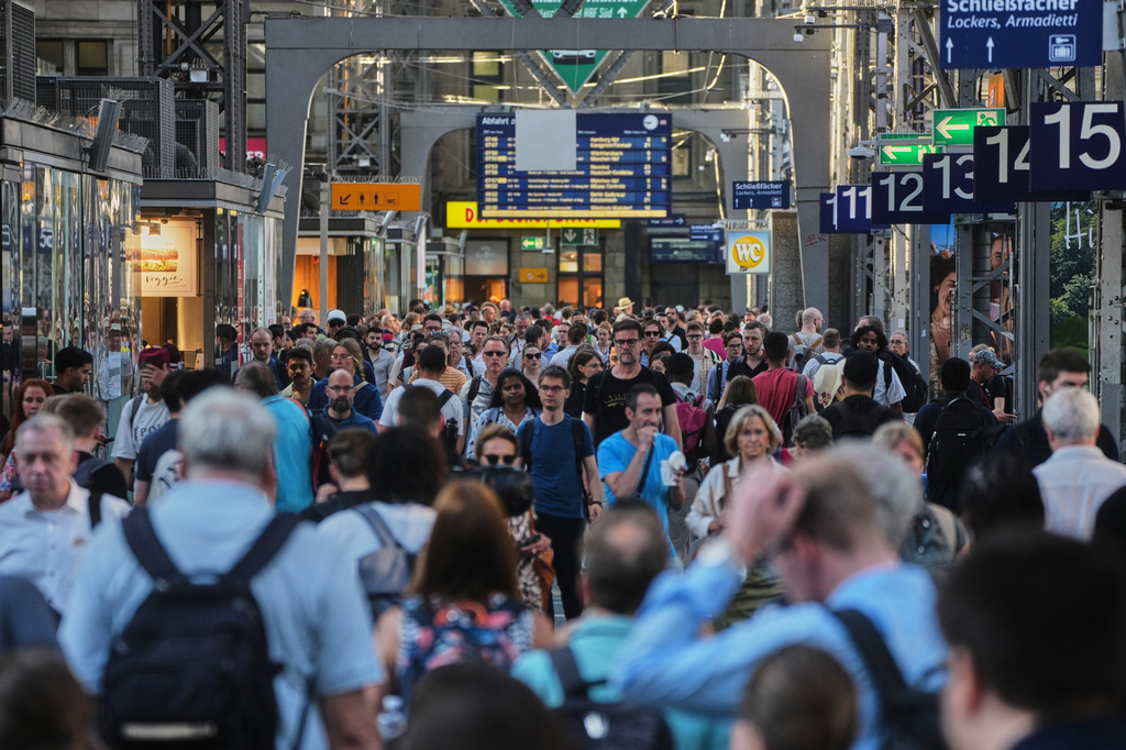Passengers are on the move in the central train station in Frankfurt, Germany, Wednesday, June 24, 2026, following the nationwide service disruption on the Deutsche Bahn network. (AP Photo/Michael Probst)