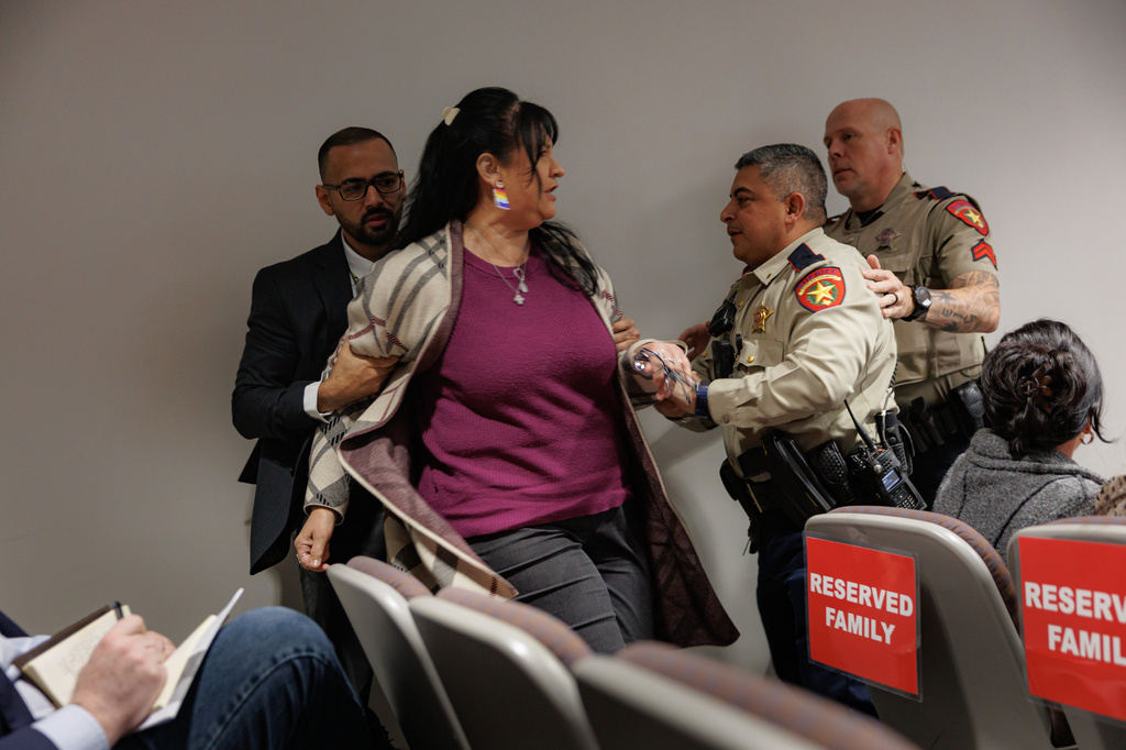 Police officers escort Velma Lisa Duran of the courtroom as she yells at witness Joe Vasquez, a Zavala County Sheriff's Office deputy, during a trial for former Uvalde school district police officer Adrian Gonzales at the Nueces County Courthouse in Corpus Christi, Texas, on Tuesday, Jan. 13, 2026. Duran's sister Irma Garcia was one of two teachers who were killed in the Robb Elementary mass shooting. (Sam Owens/The San Antonio Express-News via AP, Pool)