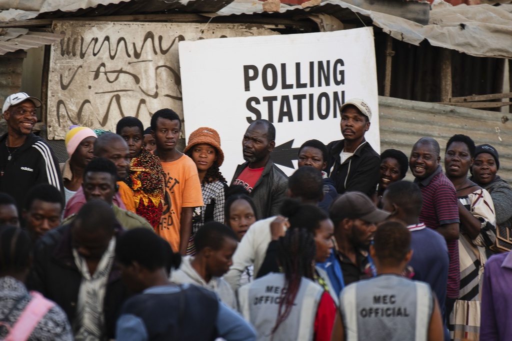 People line up to cast their votes in Blantyre, Malawi, Tuesday, Sept. 16, 2025. (AP Photo/Thoko Chikondi)