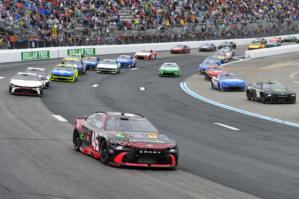 Tyler Reddick (45) leads the pack on the first lap of a NASCAR Cup Series auto race, Sunday, Aug. 23, 2026, at New Hampshire Motor Speedway, in Loudon, N.H. (AP Photo/Steven Senne)