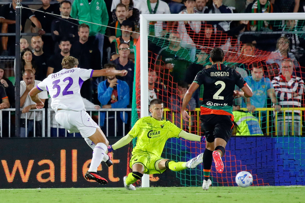 Fiorentina's Mateo Pellegrino, left, scores their third goal during the Serie A soccer match between Venezia FC and Fiorentina, Friday, Sept. 11, 2026, in Venice, Italy. (Paola Garbuio/LaPresse)