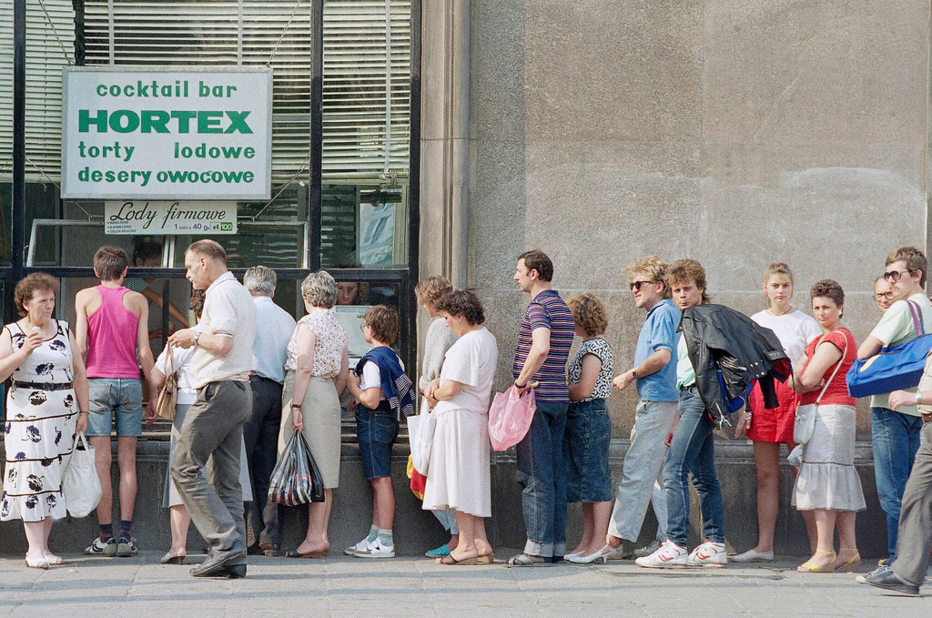 FILE - Customers queue outside a bakery in Warsaw, Poland, Aug. 23, 1989. (AP Photo/David Caulkin, File)