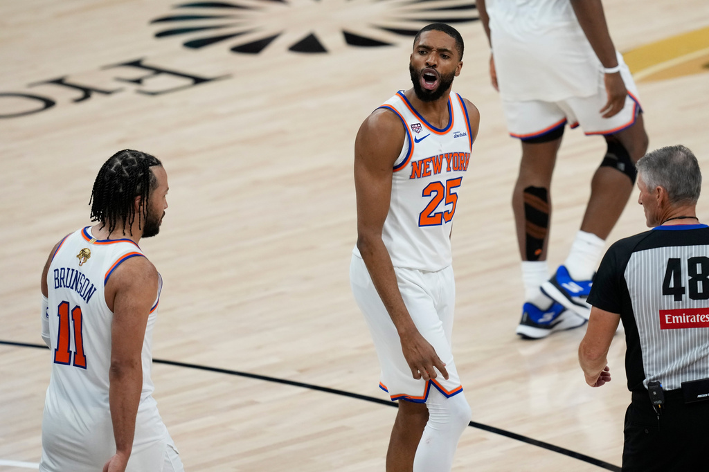 New York Knicks guard Mikal Bridges (25) yells towards his bench during the second half of Game 1 of the NBA Finals basketball series against the San Antonio Spurs, Wednesday, June 3, 2026, in San Antonio. (AP Photo/David J. Phillip)