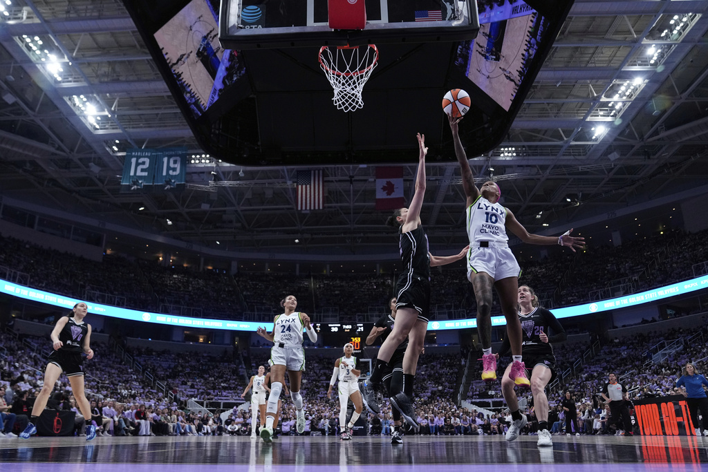 Minnesota Lynx guard Courtney Williams (10) shoots next to Golden State Valkyries forward Cecilia Zandalasini during the first half of Game 2 in the first round of the WNBA basketball playoffs Wednesday, Sept. 17, 2025, in San Jose, Calif. (AP Photo/Godofredo A. Vásquez)