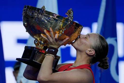 Amanda Anisimova of the United States kisses the trophy after defeating Linda Noskova of the Czech Republic in the women's singles final match of the China Open tennis tournament in Beijing, China, Sunday, Oct. 5, 2025.(AP Photo/Ng Han Guan) Amanda Anisimova of the United States kisses the trophy after defeating Linda Noskova of the Czech Republic in the women's singles final match of the China Open tennis tournament in Beijing, China, Sunday, Oct. 5, 2025.(AP Photo/Ng Han Guan)