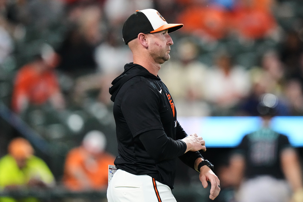 Baltimore Orioles manager Craig Albernaz approaches the mound to make a pitching substitution during the fifth inning of a baseball game against the Arizona Diamondbacks, Tuesday, April 14, 2026, in Baltimore. (AP Photo/Stephanie Scarbrough)
