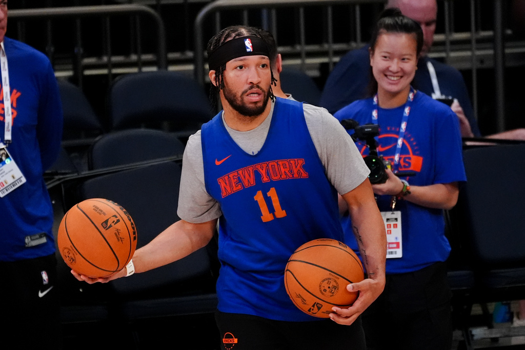 New York Knicks guard Jalen Brunson runs drills prior to Game 3 of the NBA Finals basketball series against the San Antonio Spurs, Sunday, June 7, 2026, in New York. (AP Photo/Ross D. Franklin)