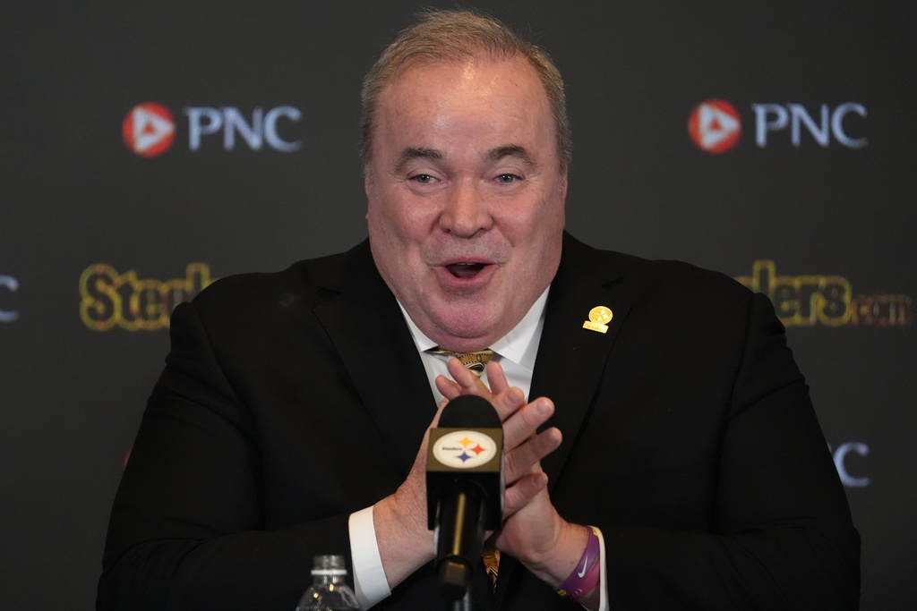 Mike McCarthy meets with reporters after being introduced as the new head coach of the Pittsburgh Steelers in Pittsburgh Tuesday, Jan. 27, 2026. (AP Photo/Gene J. Puskar)