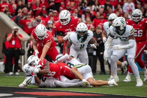 Cincinnati running back Evan Pryor (6) scores during the first quarter of an NCAA college football game against Baylor, Saturday, Oct. 25, 2025, in Cincinnati. (AP Photo/Tanner Pearson) Cincinnati running back Evan Pryor (6) scores during the first quarter of an NCAA college football game against Baylor, Saturday, Oct. 25, 2025, in Cincinnati. (AP Photo/Tanner Pearson)