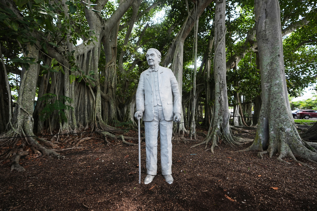 A sculpture of Thomas Edison stands at the entrance to the Edison and Ford Winter Estates, Saturday, Aug. 9, 2025, in Fort Myers, Fla. (AP Photo/Lynne Sladky)